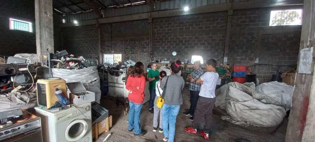 Agentes Mirins da Semasa visitam empresas de reciclagem em Lages