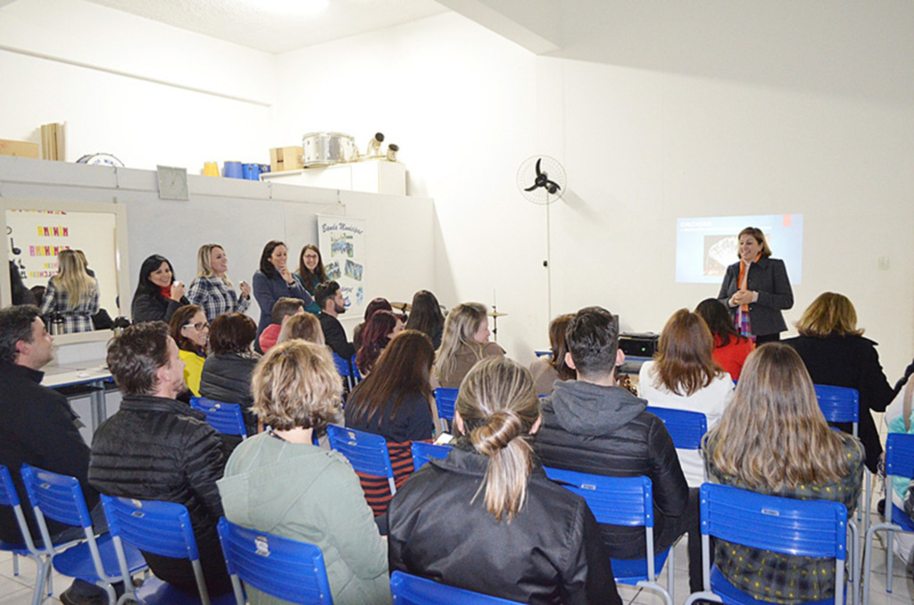 Prefeitura e empresários começam a tratar da decoração natalina