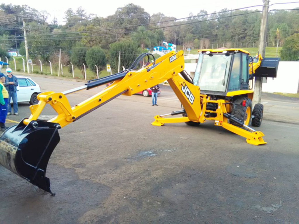 Prefeitura de Capinzal adquire uma nova retroescavadeira