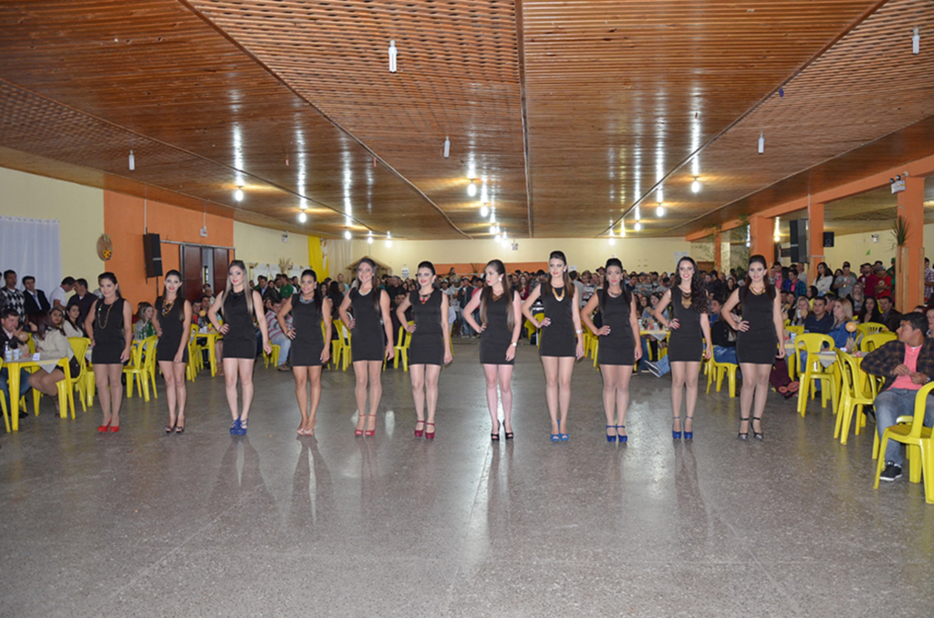 Fiéis reúnem-se em Cerro Negro para celebrar o Dia de Nossa Senhora Aparecida