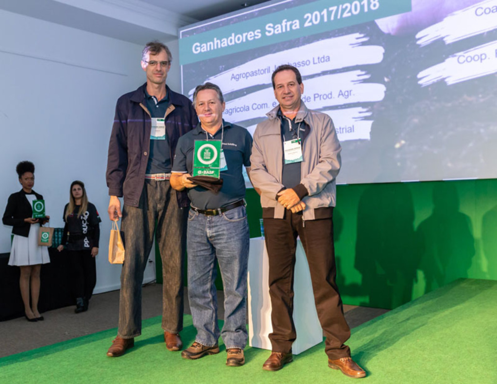 Qualidade em TSI - Copercampos recebe Selo Seed Solutions da BASF