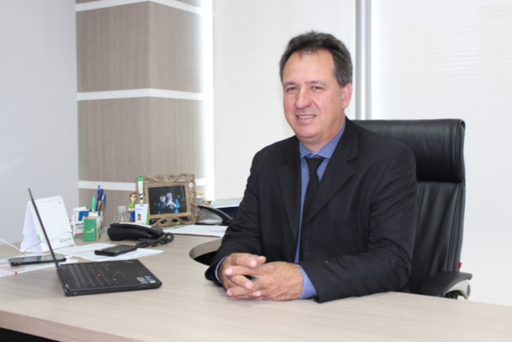  - Adelar José Parmeggiani, presidente da cooperativa.