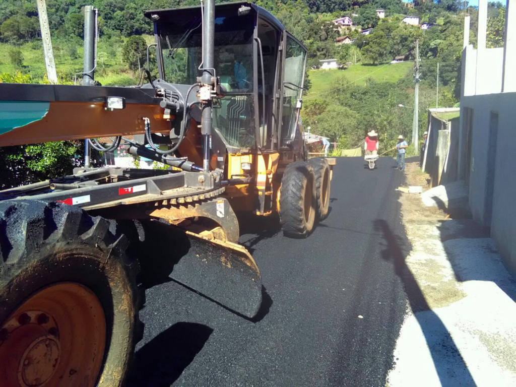 Secretaria da Infraestrutura utiliza mais 180 toneladas de asfalto para o recape de ruas