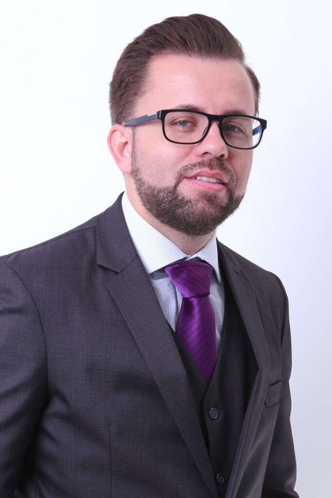  - Marcio Santos-Executivo de Contas.