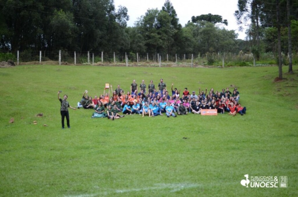 'Acampar: Batalha Criativa'