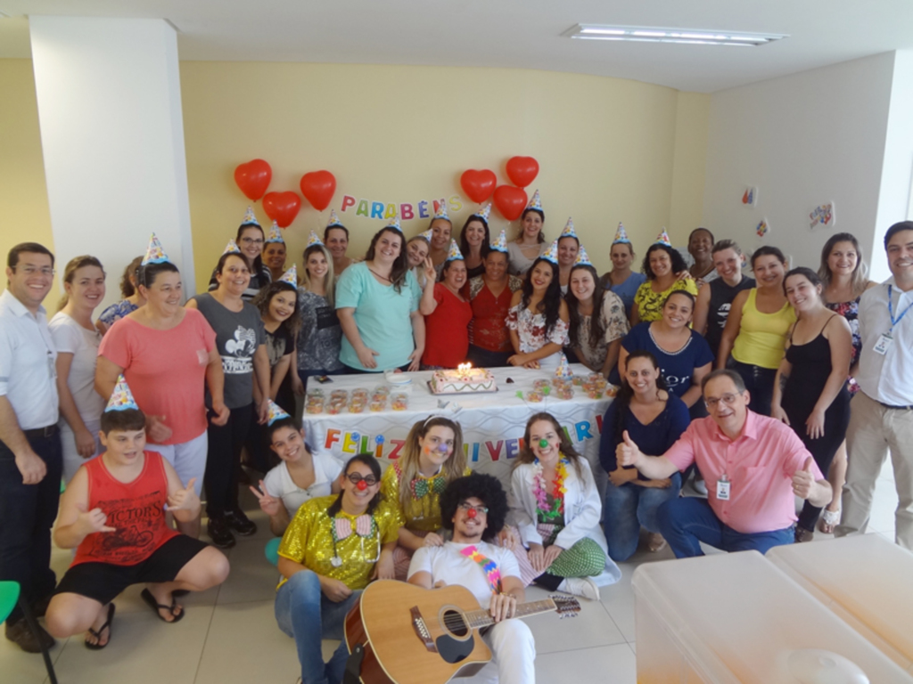 Aniversariantes de março e abril recebem o carinho dos colegas e direção do HUST