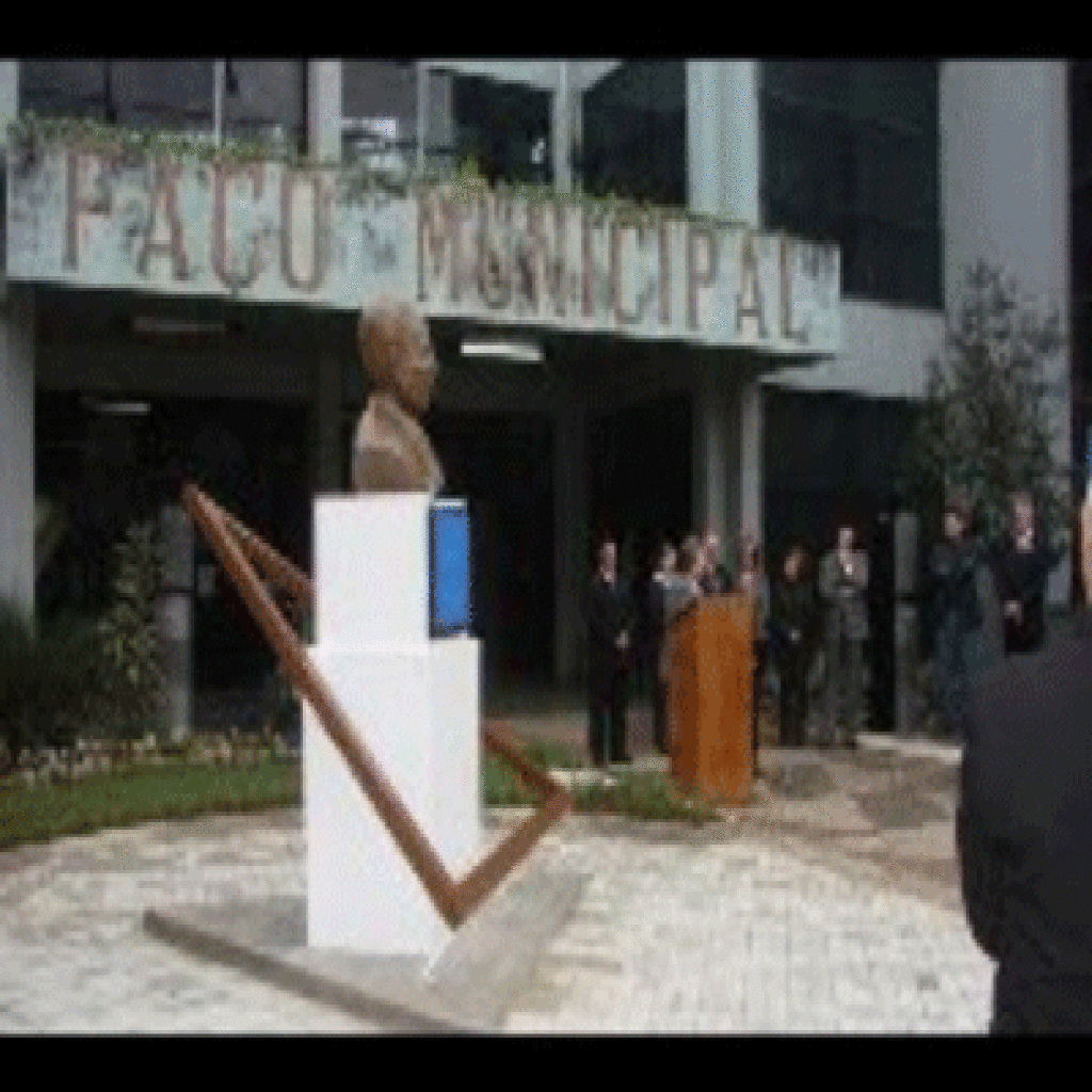 Prefeitura inaugura monumento em homenagem ao ex-prefeito Haroldo Ferreira