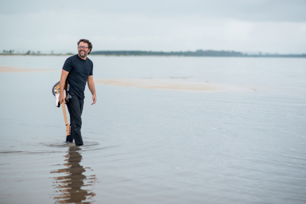 Edu Defferrari - Leindecker, que se apresenta dia 06/04 em Chapecó e dia 21/04 em Itajaí