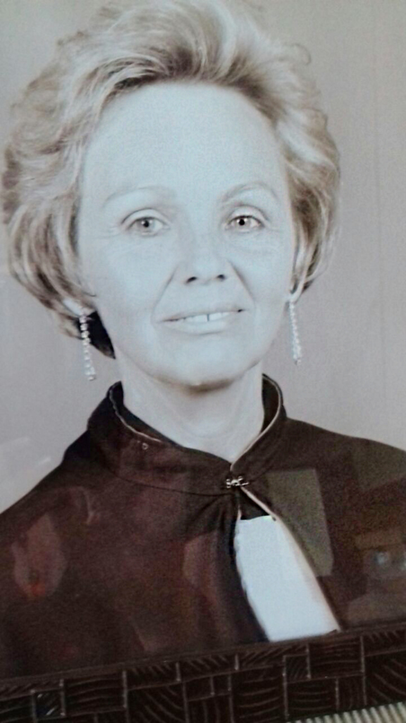  - Professora Evani Marichen Lamb Riffel (Pedagoga e Psicopedagoga)