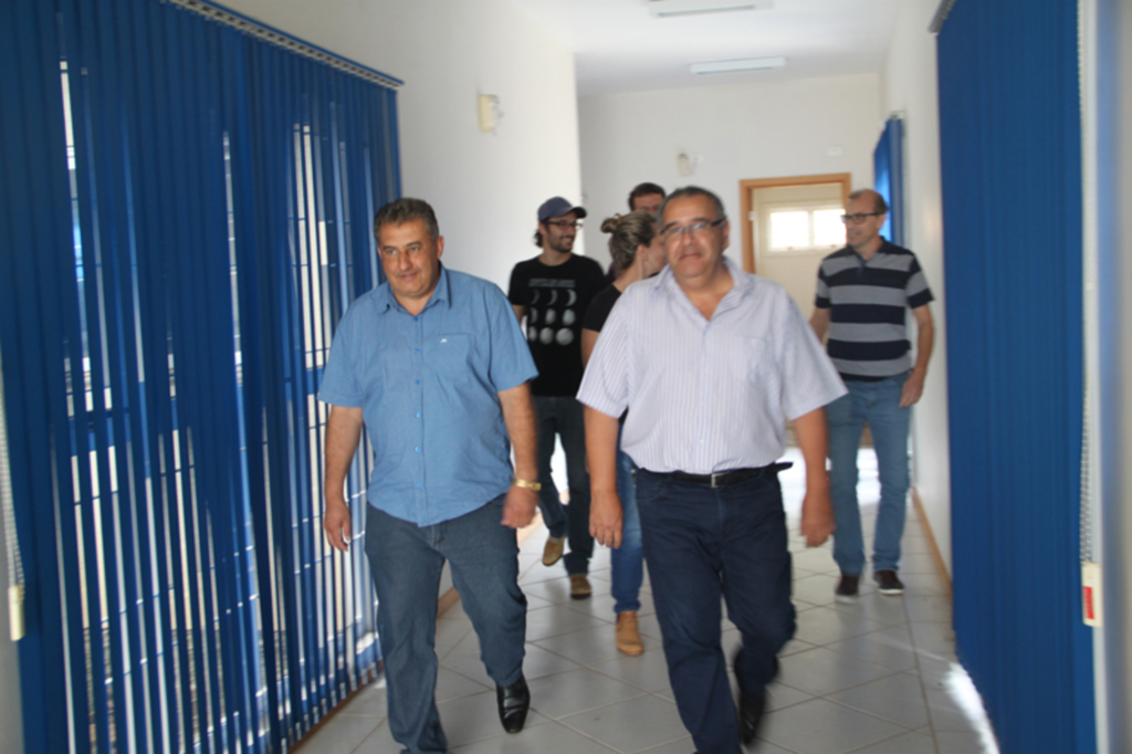  - Azeredo (à esquerda) e Benjamini durante visita ao imóvel