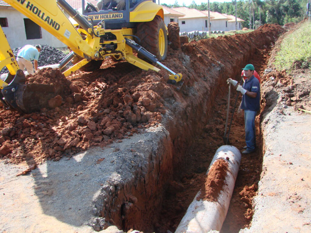 Secretaria de Obras realiza operação no bairro Menino Deus casas do FNHIS