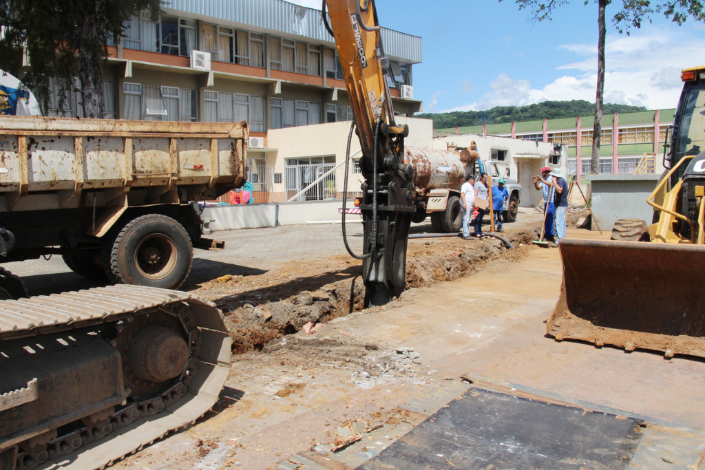Administração Municipal de Joaçaba realiza obra da rede coletora de esgoto do Cert