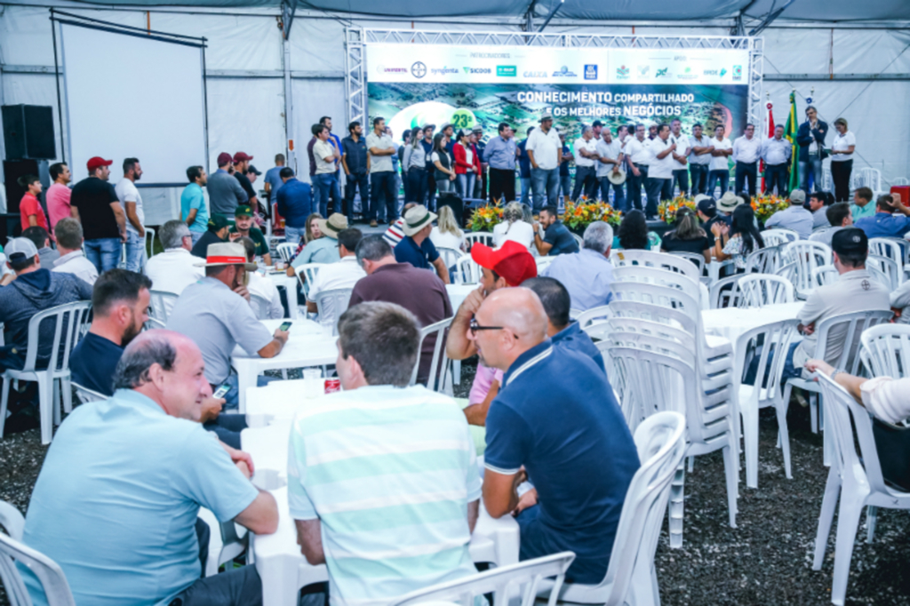 Jantar de confraternização reúne expositores do 23º Dia de Campo Copercampos