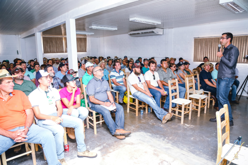 Auditório lotado durante palestras do primeiro e segundo dia do 23º Dia de Campo Copercampos