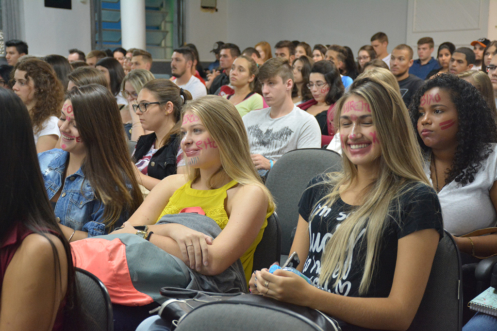  - Acadêmicos participando da recepção
