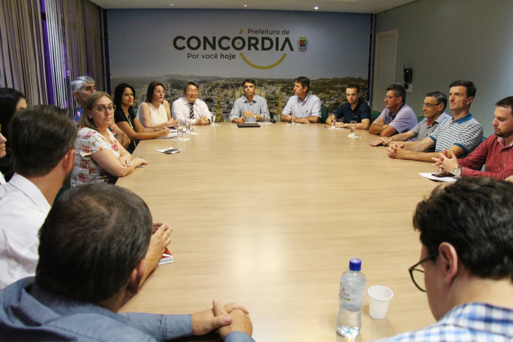 Administração Municipal assina contrato com FEPESE para concurso público