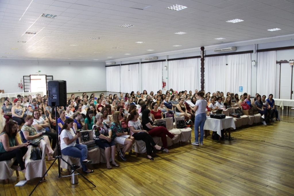 Professores da educação infantil recebem capacitação