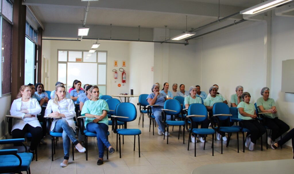 Colaboradores do Hust ouvem palestra sobre saúde mental