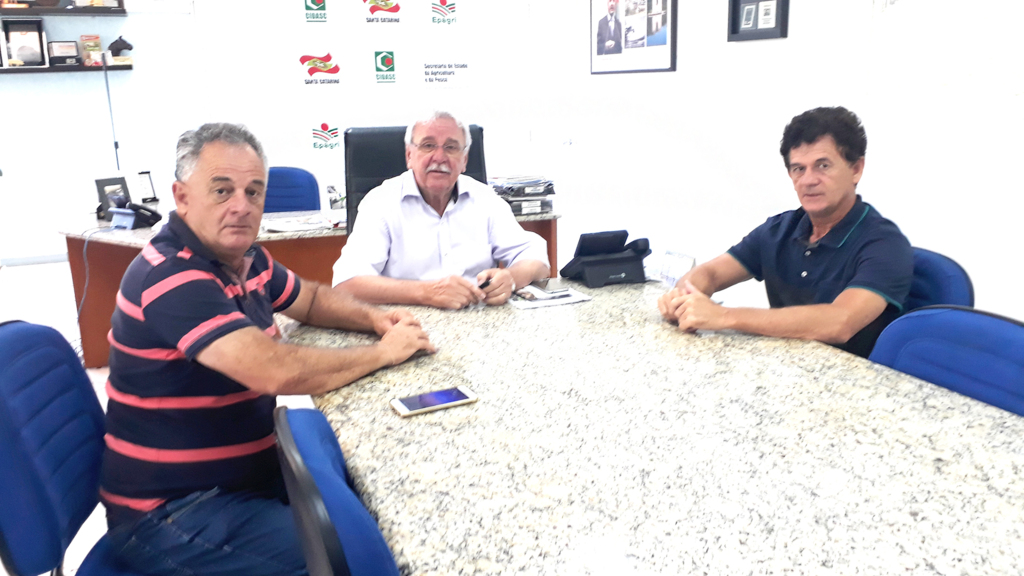  - Irmãos Azevedo e o Deputado Moacir Sopelsa.