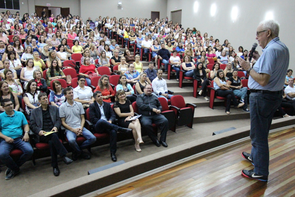  - Abertura do ano letivo de 2017, quando os professores ouviram um pouco da sabedoria e experiência de Celso Nunes