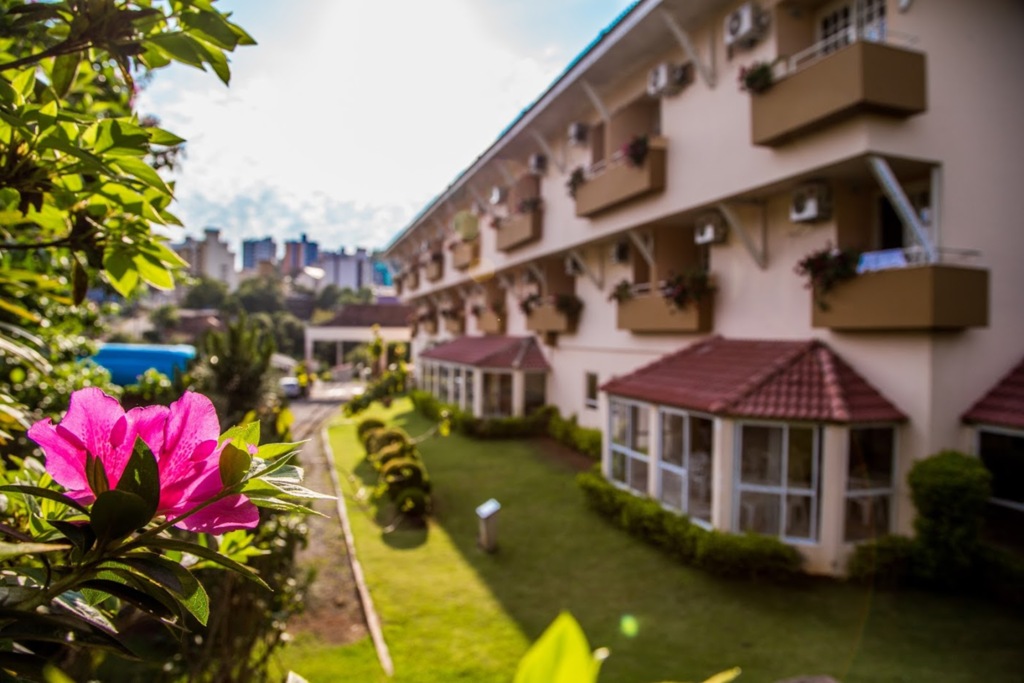  - Seja para relaxar ou curtir a folia, o Thermas Piratuba Park Hotel preparou uma programação diversificada aos visitantes durante o carnaval.