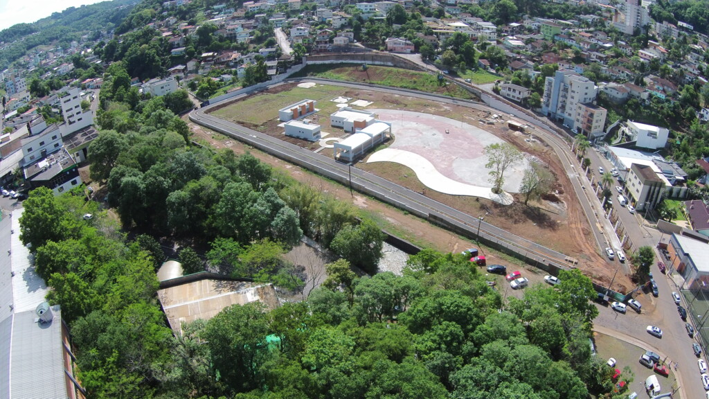  - Parque Municipal Ivan Oreste Bonato está localizado no bairro Cruzeiro do Sul.