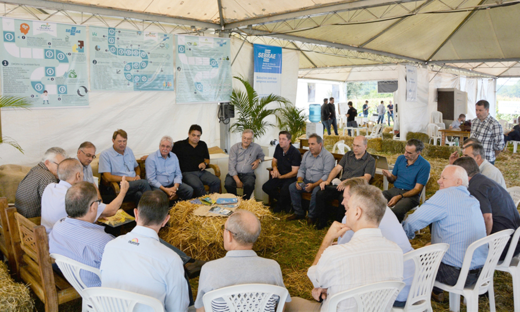  - Reunião sobre a Rota do Milho ocorreu no estande do Sebrae-SC.