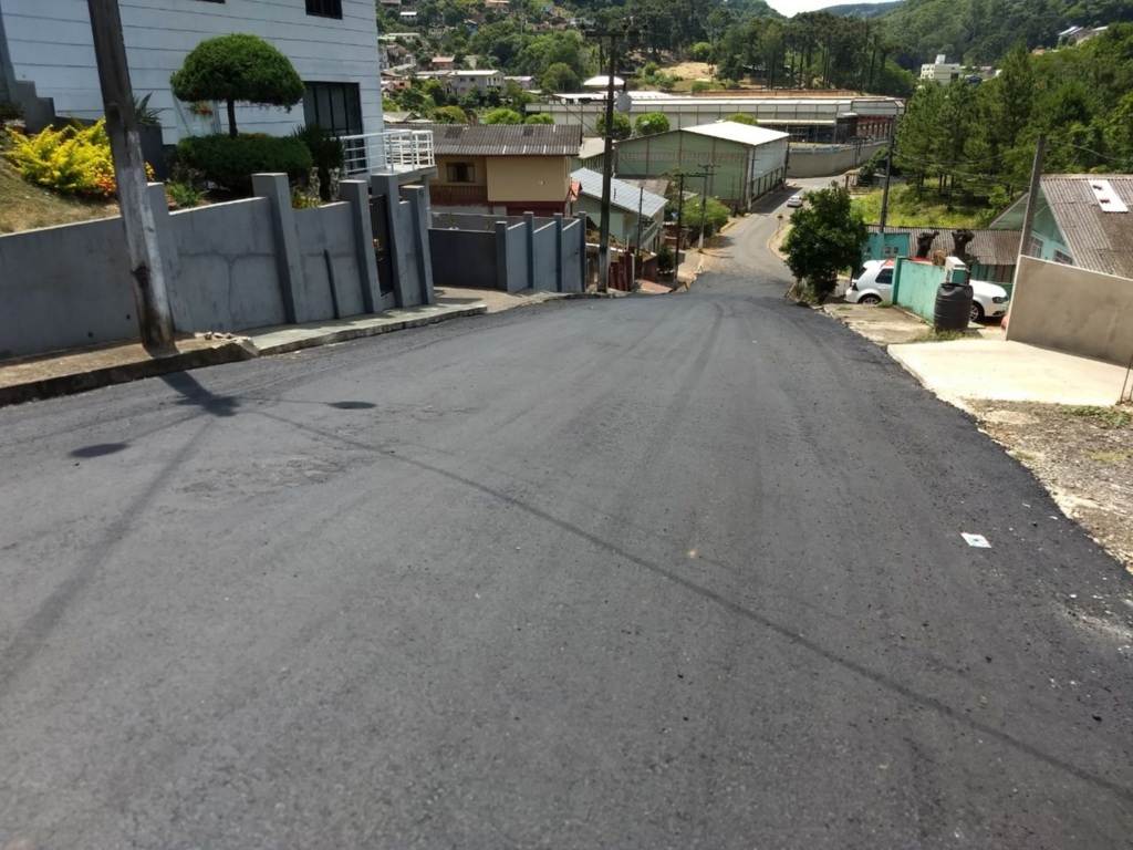 Pavimentação asfáltica da Rua Pedro Kunz está quase concluída