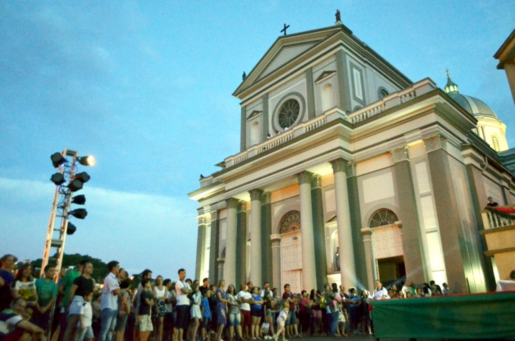 Natal Encantando - Apresentação do Coral São Francisco de Assis emociona o público