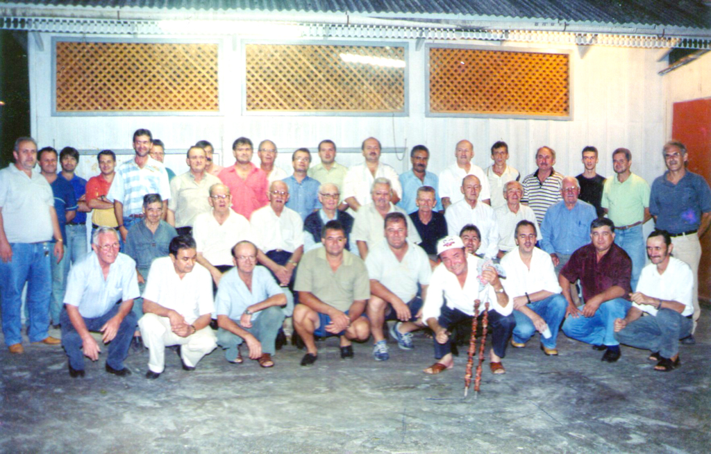  - A foto é do ano de 2003, numa gentileza de Aldo Azevedo, sendo da confraternização entre amigos.