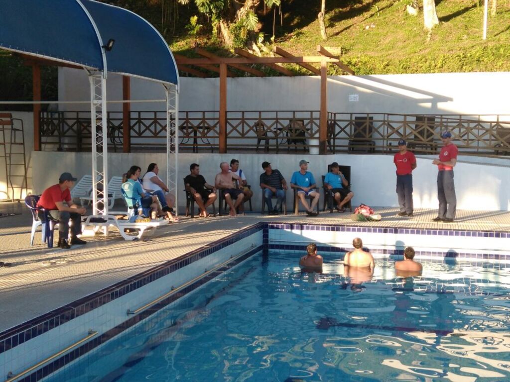 FUNCIONÁRIOS DAS TERMAS DE PIRATUBA RECEBEM TREINAMENTO DOS BOMBEIROS