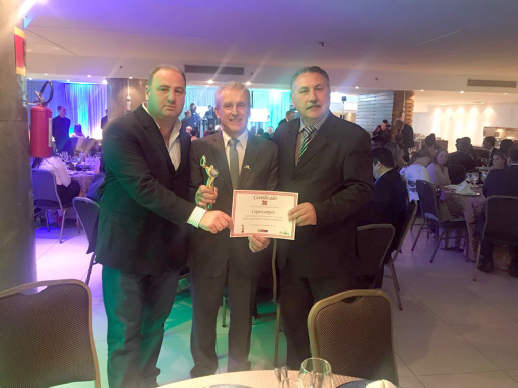 Copercampos recebe prêmio Mérito Empresarial de Santa Catarina 2017