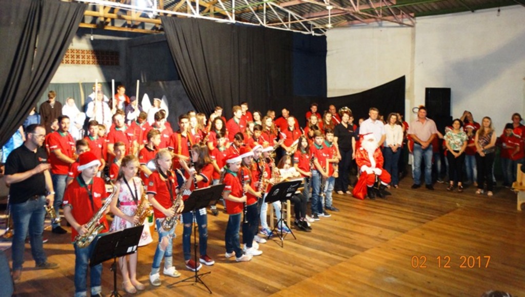 Teatro 'Caminho Estrelado' encanta a todos em Linha Filadélfia