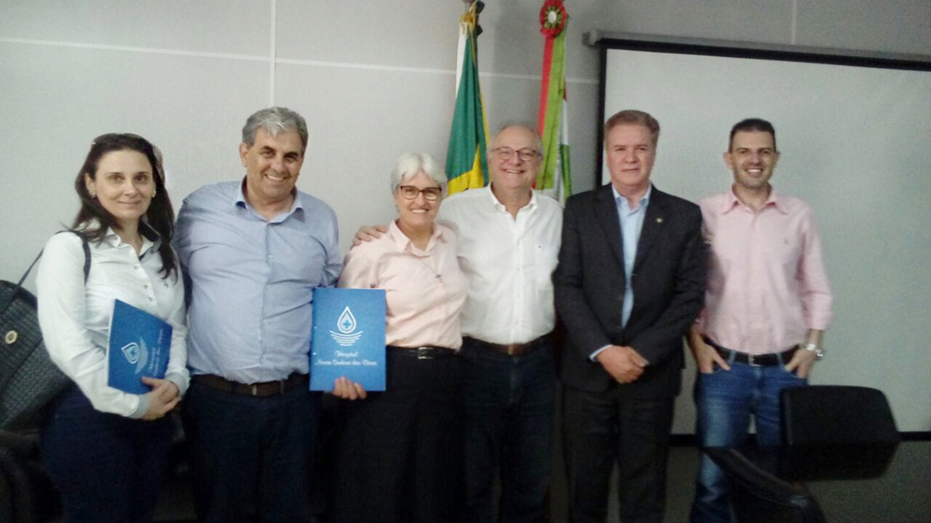  - Valduga e lideranças pleiteiam conclusão das obras de Centro Cirúrgico.
