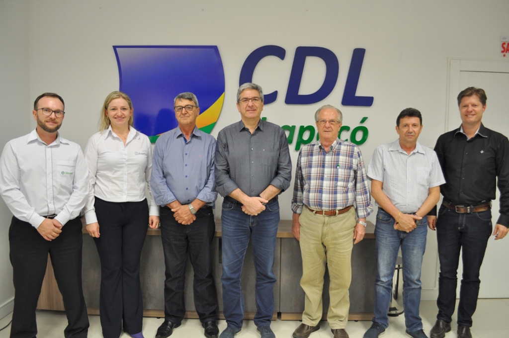  - Representantes das duas entidades acompanharam a assinatura do convênio.