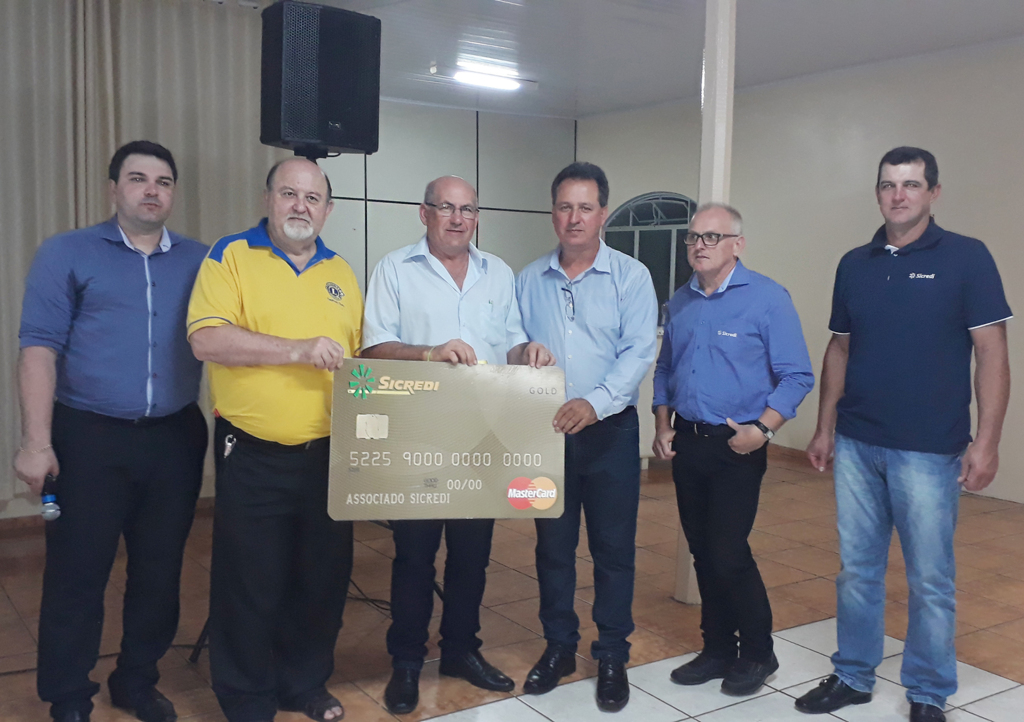 Sicredi Norte RS / SC faz doações de apoio financeiro de suas ações sociais em Capinzal e Ouro