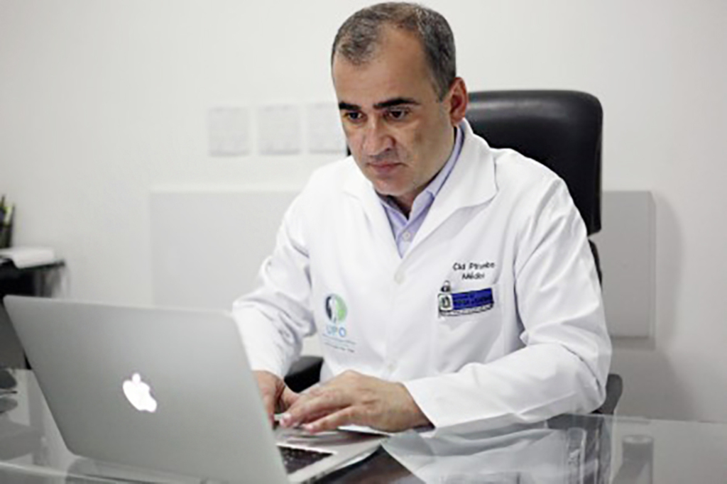  - O Conselho Federal de Medicina emitiu o parecer nº 38 de 2017 reconhecendo a cirurgia metabólica para o tratamento de pacientes portadores de diabetes mellitus tipo 2, que tenham Índice de Massa Corporal (IMC) entre 30kg/m² e 34,9kg/m² e que não tenham tido resposta ao tratamento clínico convencional. Na prática, autoriza que médicos realizem cirurgia bariátrica em pacientes que não tenham obesidade mórbida, o que preocupou alguns especialistas.