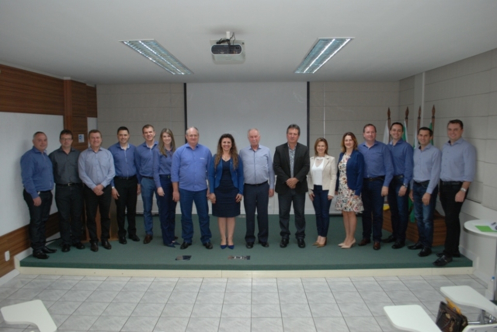 Sicredi Norte RS/SC promove encontro com associados da CDL