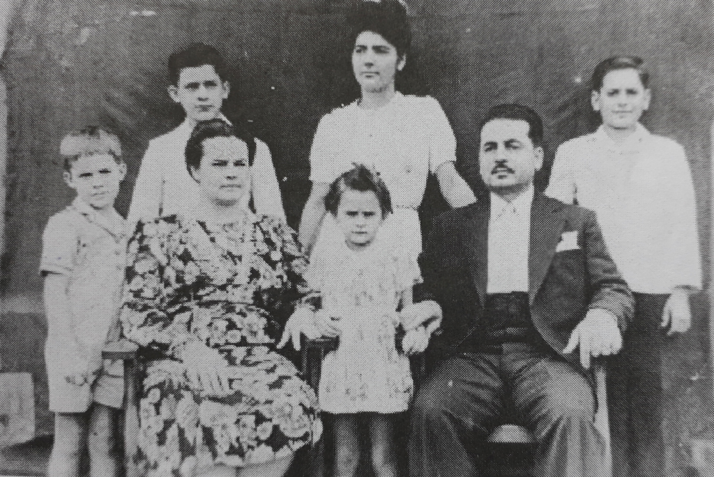  - A foto é da década de 1940, sendo da Família de Joãozinho de Matos e Filhinha de Matos, residentes em Capinzal.