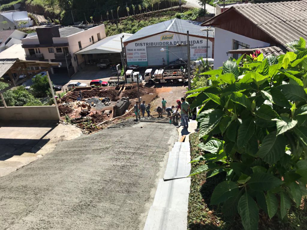Primeira rua de concreto armado em Capinzal será concluída na quarta-feira