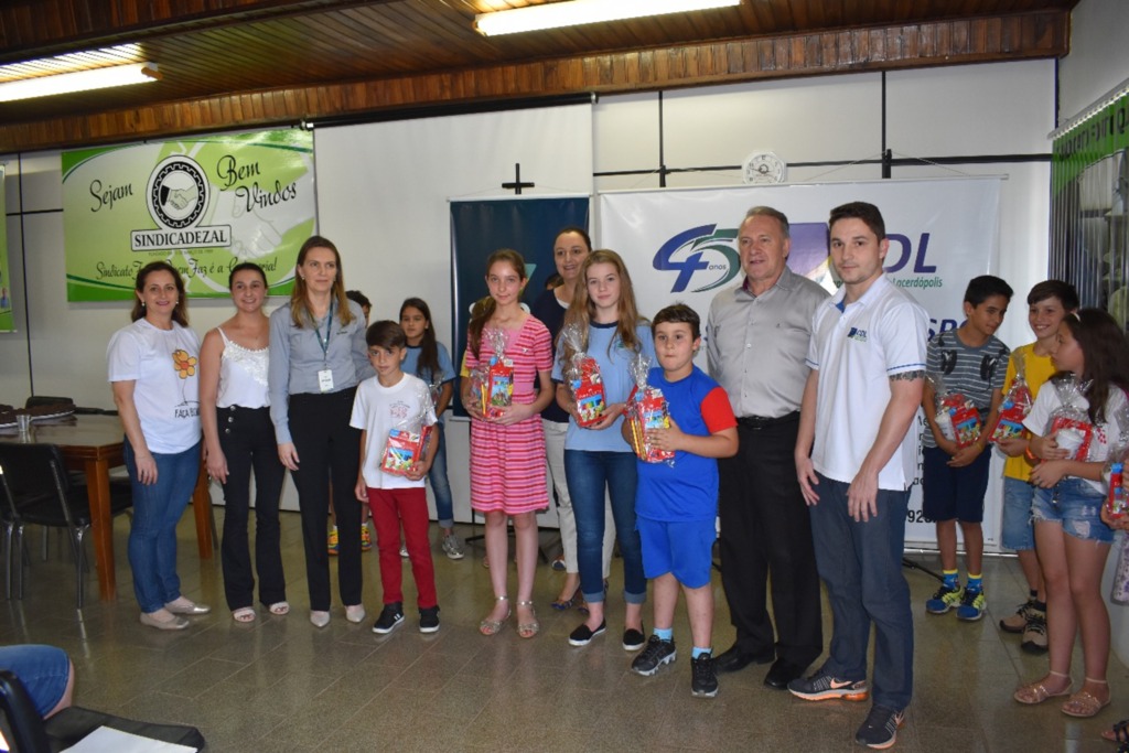 CDL Capinzal, Ouro e Lacerdópolis premiou os melhores do Recicla CDL na escola 2017