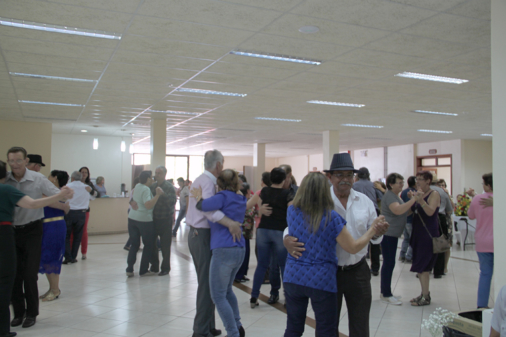 Secretária de Saúde realiza evento em comemoração ao dia do Idoso