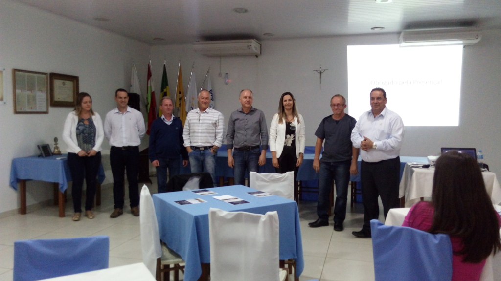 CDL de Herval d' Oeste divulga Promoção de Natal durante assembleia com lojistas