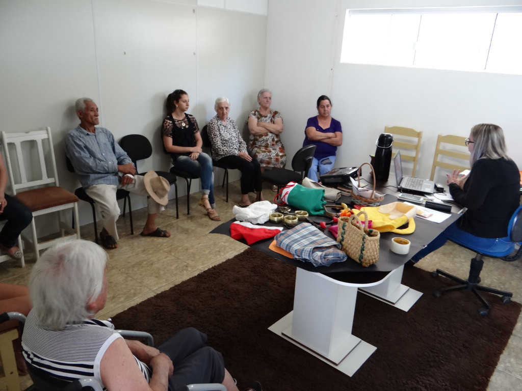 Encontro com grupo de Idosos e Cuidadores Feliz Idade abordou sobre 'A qualidade de vida do Idoso'