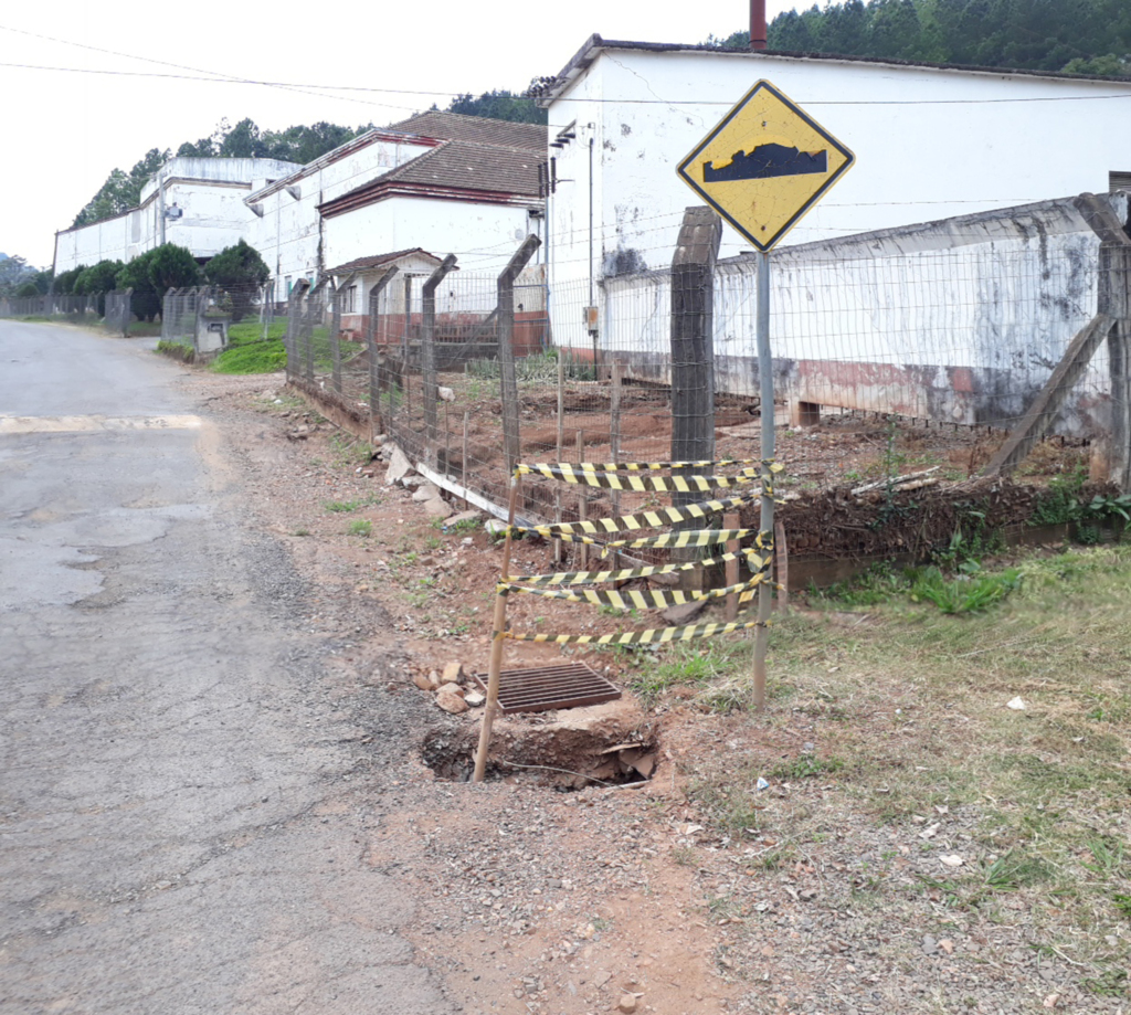 Buracos na via pública, sendo que precisa de benfeitoria