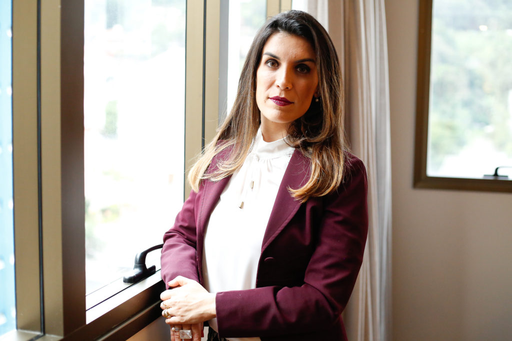  - Karula Lara Corrêa