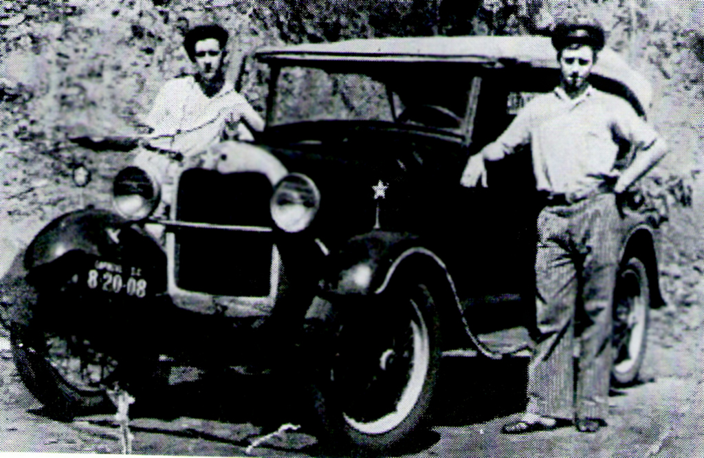  - As fotos são de dois automóveis ano 1929