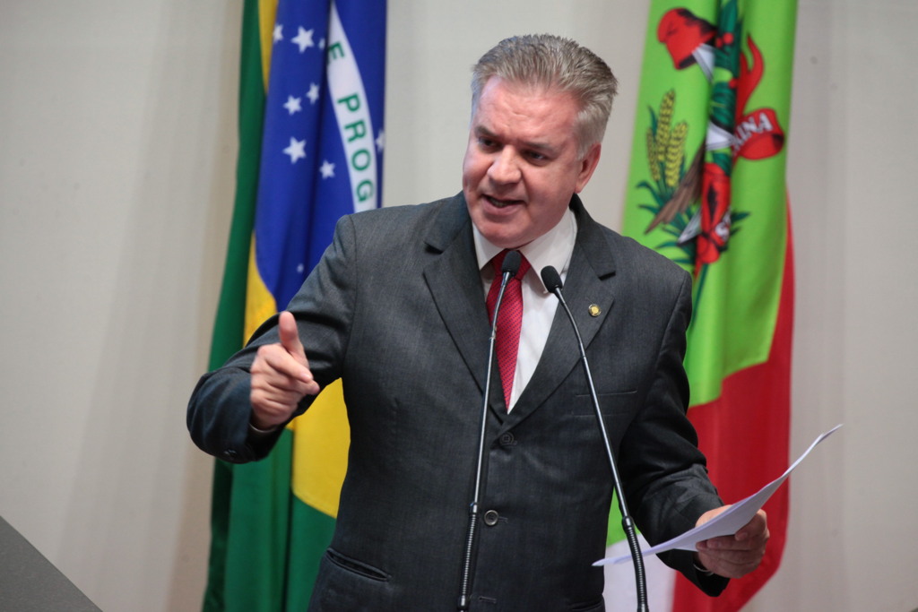 Miriam Zomer/ Agência Alesc - Deputado Cesar Valduga (PCdoB).