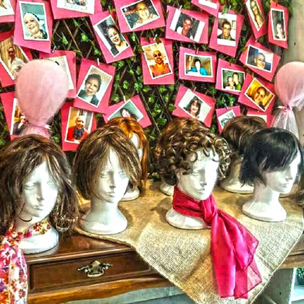 Projeto Mechas de Amor recebe doação de cabelos para mulheres com câncer