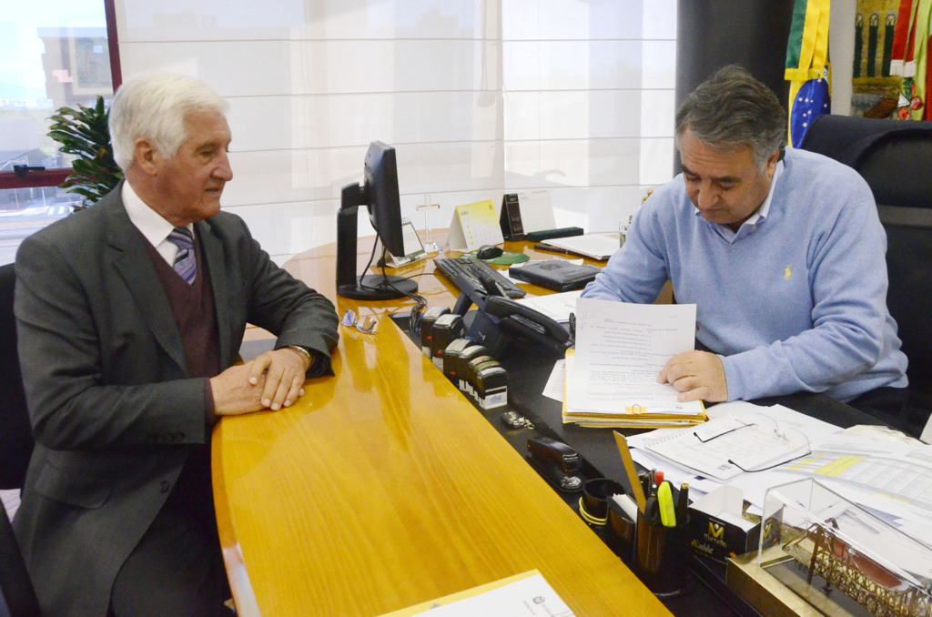 Governador Colombo assina lei que regulamenta e fortalece a cadeia produtiva do queijo serrano